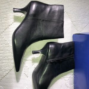 White Mountain 9 Bistro leather booties